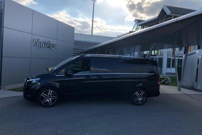 Private Munich Airport Transfer in Mercedes Minivan V-Class