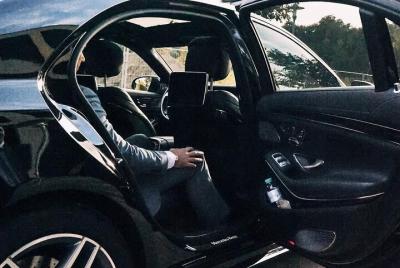 Departure Private Transfer: Munich City to Munich Airport MUC in Business Car