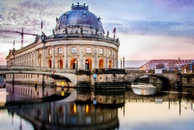 Berlin Airport Transfers : Berlin Airport SXF to Berlin City in Luxury Car Berlin Airport Transfers : Berlin Airport SXF to Berlin City in Luxury Car