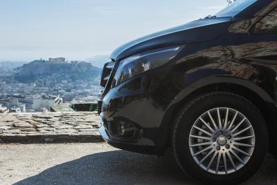 Piraeus port to Athens hotels Private arrival transfer