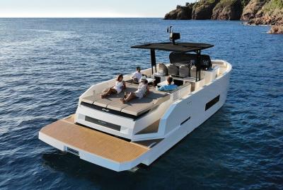 Full-Day Private Luxury Yacht Cruise in Mykonos Full-Day Private Luxury Yacht Cruise in Mykonos