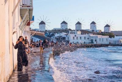 Barrier-free panoramic drive on Mykonos (4 passengers + 2 wheelchairs) Barrier-free panoramic drive on Mykonos (4 passengers + 2 wheelchairs)