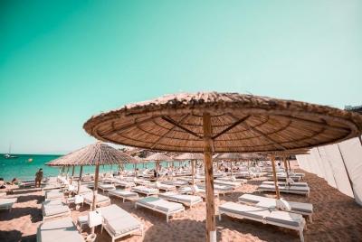 Super Paradise Beach Mykonos Seaside Sunbed (1st & 2nd row) Super Paradise Beach Mykonos Seaside Sunbed (1st & 2nd row)