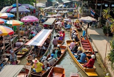 Amphawa Floating Market and Maeklong Train Market Tour