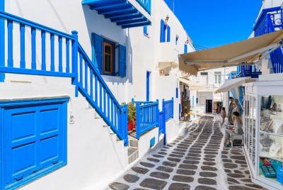Private Transfer from Old Port of Mykonos to Mykonos Airport (JMK) Private Transfer from Old Port of Mykonos to Mykonos Airport (JMK)
