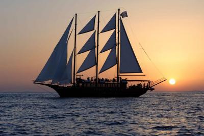 Santorini Volcanic Sunset Cruise