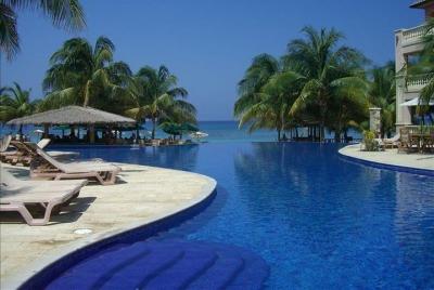 Shore Excursion: Infinity Bay Private Beach Resort Day Pass