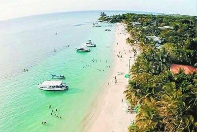 Custom Sightseeing and Beach Tour