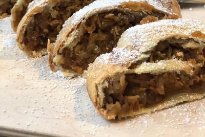 2-Hours Strudel Cooking Class and Wine Tasting in Central Budapes