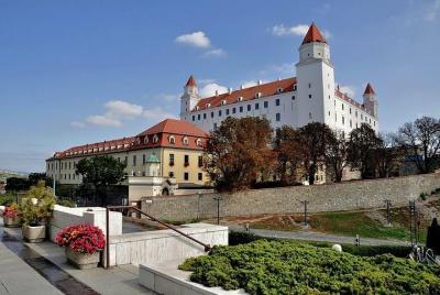 2 days Vienna - Bratislava PRIVATE guided tour package from Budap