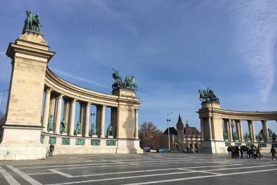 4-hour private walking tour on the Pest side 4-hour private walking tour on the Pest side