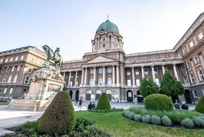 Buda Castle walking tour and Daytime Danube cruise, Margaret Isla