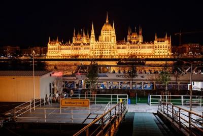Budapest: Night Cruise on the Danube with Guaranteed Seats Budapest: Night Cruise on the Danube with Guaranteed Seats