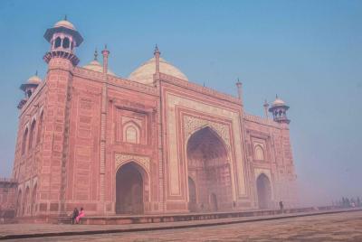 Agra: Sunrise Taj Mahal Tour Including Hotel Pick-up and drop-off