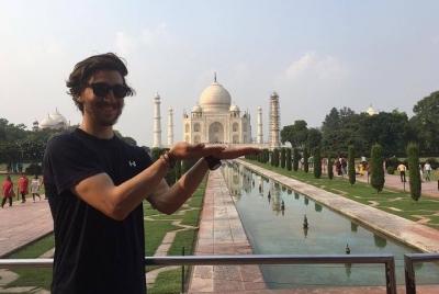 Official Tour Guide in Agra for Full Day Sightseeing Official Tour Guide in Agra for Full Day Sightseeing