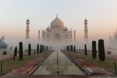 Taj Mahal City Tour With Guide View sunrise by walk 