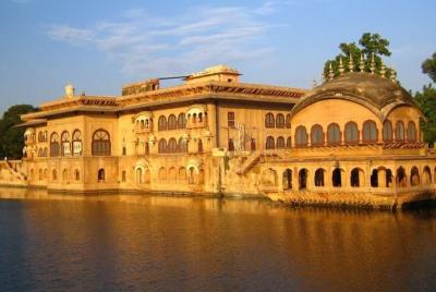 Deeg Bhawan Skip the Line E-Tickets with Guide Deeg Bhawan Skip the Line E-Tickets with Guide