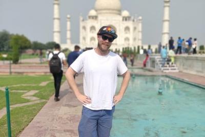 Skip-the-Line Taj Mahal Entrance Ticket with guide and Car Skip-the-Line Taj Mahal Entrance Ticket with guide and Car