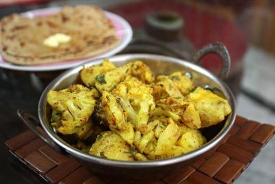 Private Indian Cooking Demonstration and In-Home Meal Minutes from the Taj Mahal Private Indian Cooking Demonstration and In-Home Meal Minutes from the Taj Mahal