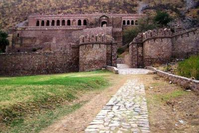 Excursion to Bhangarh Haunted Fort and Abaneri Step Well Excursion to Bhangarh Haunted Fort and Abaneri Step Well