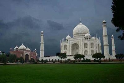 Private 2-Day Tour to The Taj Mahal and Agra with Commercial Return Flights Private 2-Day Tour to The Taj Mahal and Agra with Commercial Return Flights