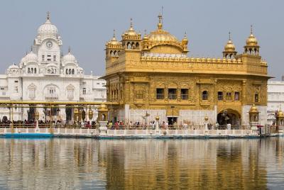 Full Day Golden Temple and Wagah Border Private Tour with Punjabi