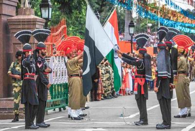Golden Temple & Wagah Border in Amritsar with Punjabi Lunch  Golden Temple & Wagah Border in Amritsar with Punjabi Lunch