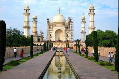 Private 3-Day Tour of Ajanta & Ellora Caves and Copy of Taj Mahal