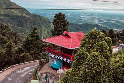 5-Day Mountain and Monasteries Tour of Sikkim and Darjeeling 5-Day Mountain and Monasteries Tour of Sikkim and Darjeeling