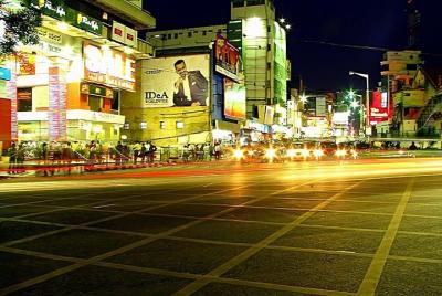 Private Bangalore Shopping Spree and Bazaar Stroll With Lunch Private Bangalore Shopping Spree and Bazaar Stroll With Lunch