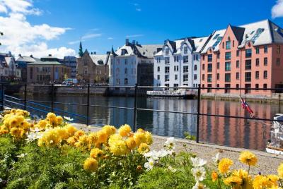 Alesund Shore Excursion: the Art Nouveau City Walk Alesund Shore Excursion: the Art Nouveau City Walk