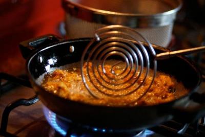 Authentic South Indian Cooking Class and Vegetarian Meal with a L