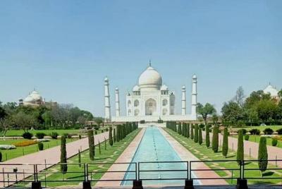 Hyderabad to Taj Mahal & Agra Fort Same Day Private Tour with Return Flights Hyderabad to Taj Mahal & Agra Fort Same Day Private Tour with Return Flights