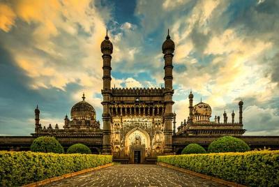 5 Day Hyderabad and Bijapur Tour 5 Day Hyderabad and Bijapur Tour