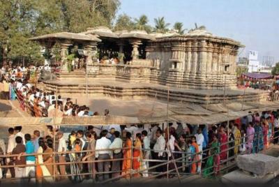 Tour to Warangal Fort and 1000 pillar temple with guide