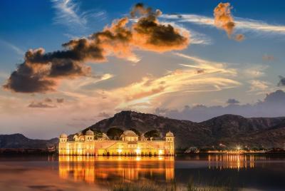 Jaipur Amer Fort, Jal Mahal & Stepwell Private Half-Day Tour Jaipur Amer Fort, Jal Mahal & Stepwell Private Half-Day Tour