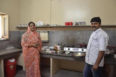 Private Market Tour and Traditional Rajasthani Cooking Class in J