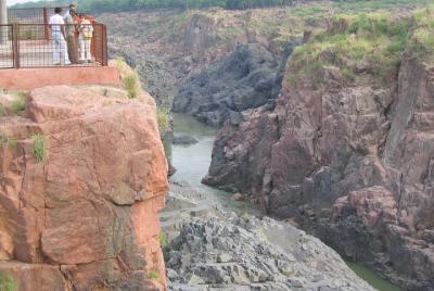 Discover the Raneh Fall from Khajuraho (Guided Halfday Sightseeing Tour by Car) Discover the Raneh Fall from Khajuraho (Guided Halfday Sightseeing Tour by Car)