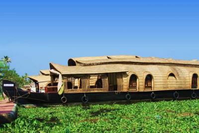 Private Kerala Backwater Houseboat Day Cruise with Lunch from Cochin Private Kerala Backwater Houseboat Day Cruise with Lunch from Cochin