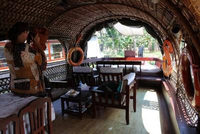 Private Backwater Houseboat Day Cruise in Alleppey with Lunch Private Backwater Houseboat Day Cruise in Alleppey with Lunch