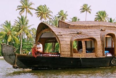 Kochi Private Tour: Overnight Alleppey Backwaters Houseboat Cruise Kochi Private Tour: Overnight Alleppey Backwaters Houseboat Cruise