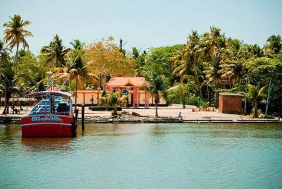 Kochi Private Tour: Overnight Alleppey Backwaters Luxury Houseboat Cruise Kochi Private Tour: Overnight Alleppey Backwaters Luxury Houseboat Cruise