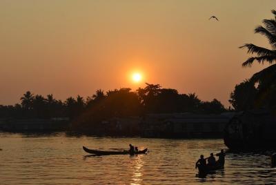 Cochin to Alleppey Backwater Tour (2days) Cochin to Alleppey Backwater Tour (2days)