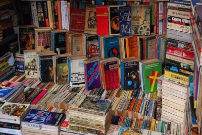 Stroll Through The Popular Book Street Stroll Through The Popular Book Street