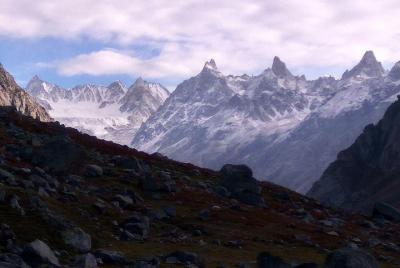 Explore Hampta Valley From Manali Explore Hampta Valley From Manali