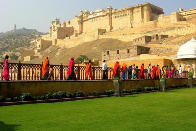 Private One Way Transfer From Mount Abu To Jaipur in AC Vehicle Private One Way Transfer From Mount Abu To Jaipur in AC Vehicle