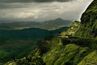 Mumbai to Lonavala Monsoon Drive in Private Vehicle Mumbai to Lonavala Monsoon Drive in Private Vehicle