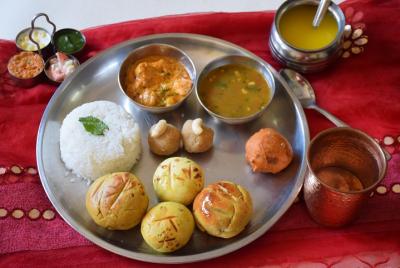 Cooking and Dining Experience with a Local in Mumbai Cooking and Dining Experience with a Local in Mumbai