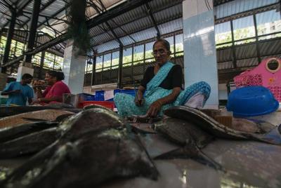 2 Days of Offbeat Mumbai: Spice Market, Worli Fishing Village & Colonial Walk 2 Days of Offbeat Mumbai: Spice Market, Worli Fishing Village & Colonial Walk