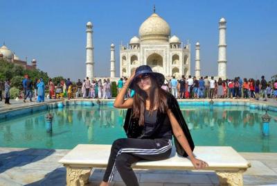 Taj Mahal Sunrise Tour from Mumbai by Round Trip Flights Taj Mahal Sunrise Tour from Mumbai by Round Trip Flights